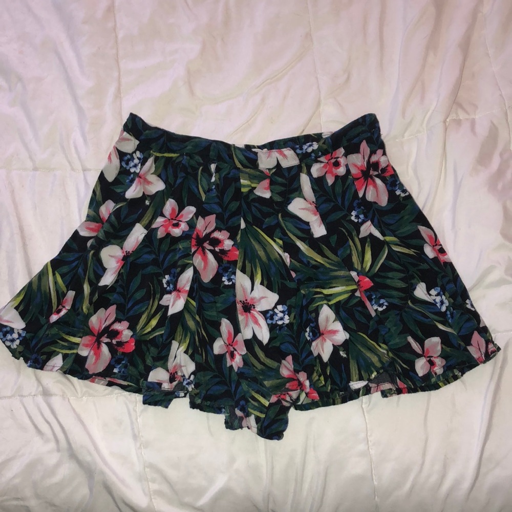 tropical flowy hollister shorts